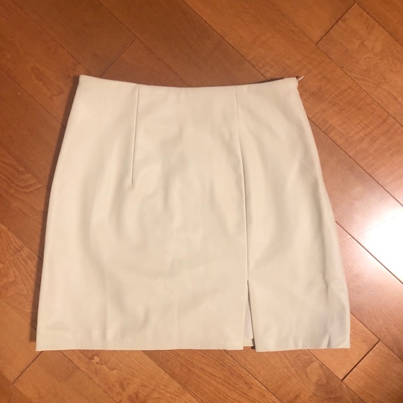 SOLD NWT Oak + fort cream white mini skirt leather - Picture 1 of 3